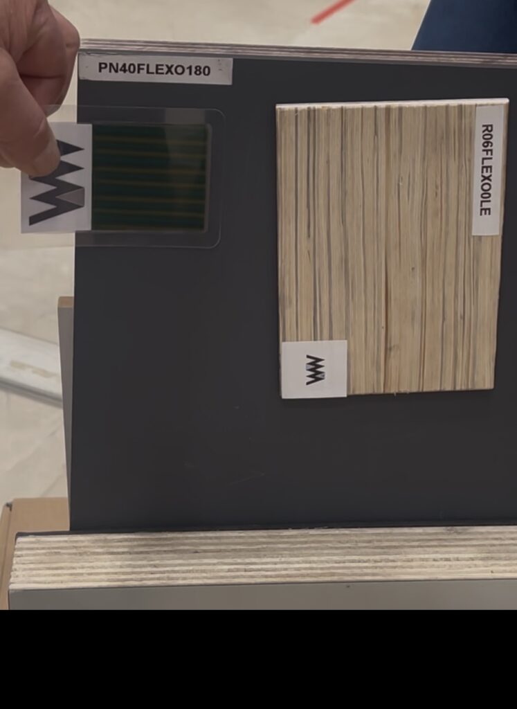 Dettaglio pannello Maller FLEXOEXPO — matrice magnetica visibile attraverso la finestra di ispezione